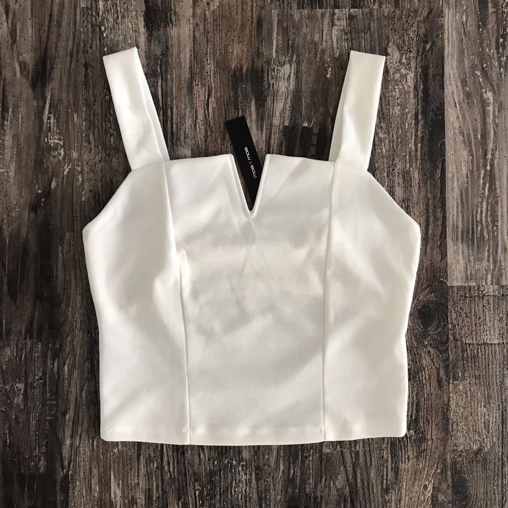 ☁️NWT moa moa white belly tank top size juniors large